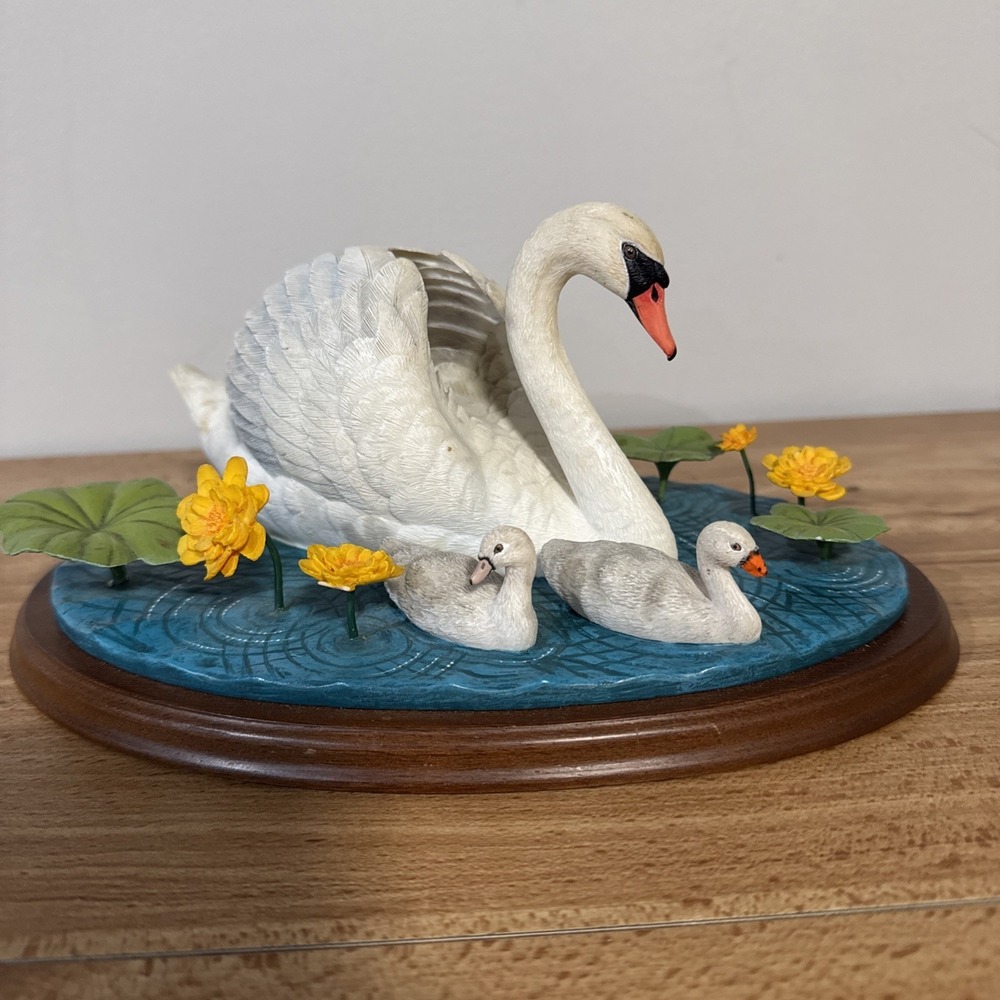 Danbury Mint By Jeff Rechin Silent Beauty Swans Family Resin Figurine Statue